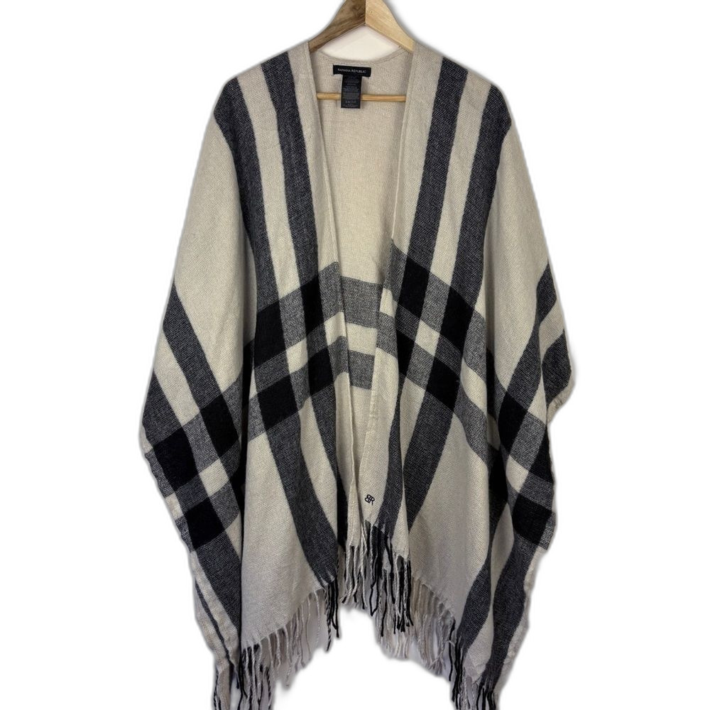 Banana Republic Black Cream Plaid Cashmere Blend Poncho Scarf One Size Classic